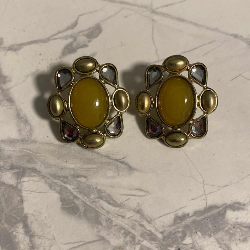 Earrings‎